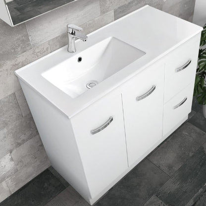 Dolce Fingerpull Gloss White 900 Offset Vanity on Kickboard