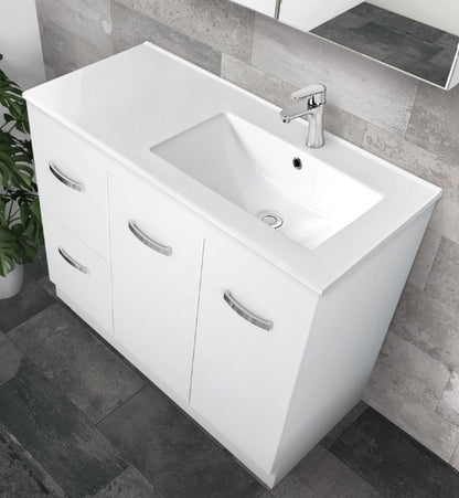 Dolce Fingerpull Gloss White 900 Offset Vanity on Kickboard